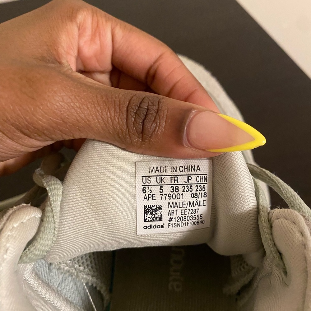 adidas Yeezy 500 Salt - Picture 7 of 7
